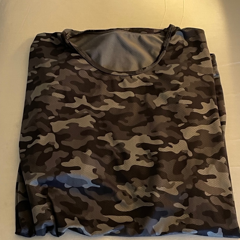 BYLT camo performance t-shirt NWOT large